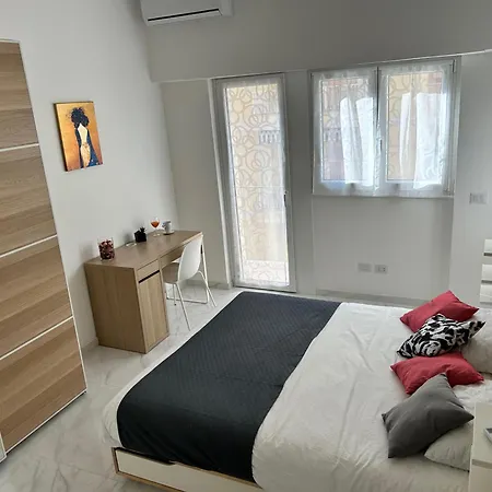 Urban Chic San Paolo Apartment Rome-3