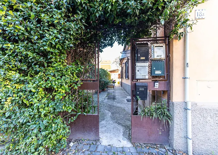 Agrippina House: Mura Vaticane